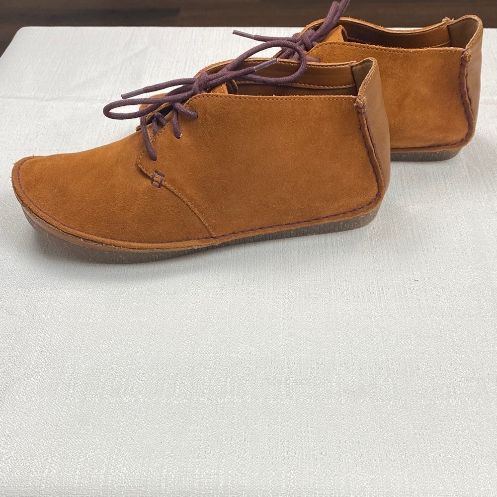 Clarks Brown Suede Ankle Boots with Purple Laces Size 8.5 - Picture 4 of 16
